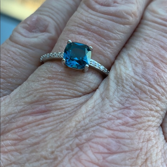 Cushion Cut Peacock Blue Topaz Ring size 7 - Picture 2 of 3